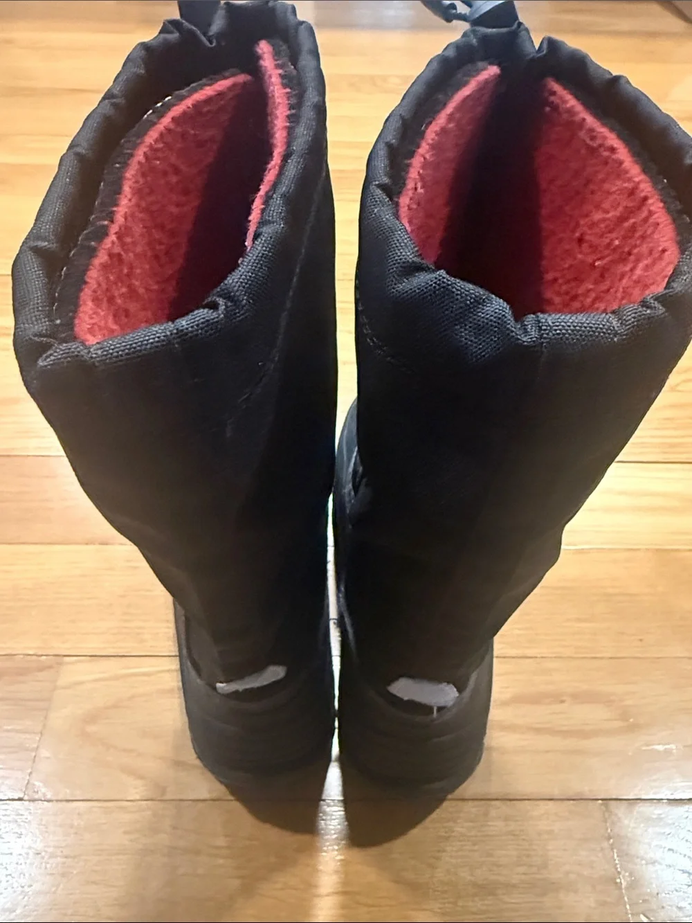 Kamik boys snowboots size 7 .